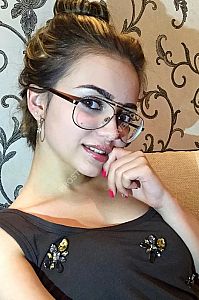 Оксана, метро Технопарк