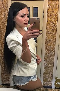 Яна, метро Комсомольская