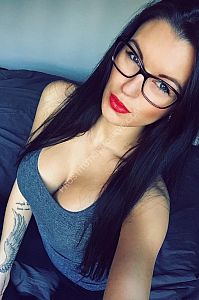 Полина, метро Улица Академика Янгеля