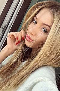 алла, метро Римская