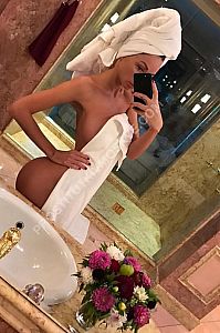 Ева, метро Юго-Западная